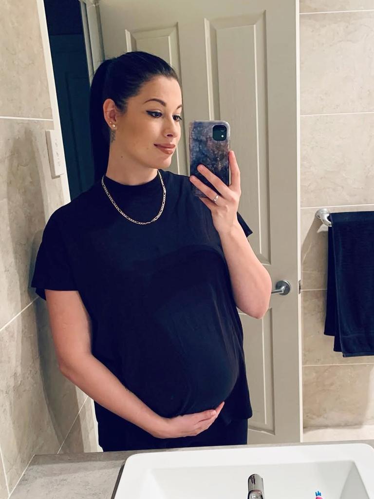 Lauren Flanigan shared several selfies of her first pregnancy. Picture: Instagram