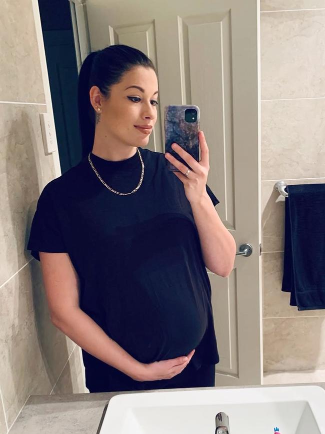 Lauren Flanigan shared several selfies of her first pregnancy. Picture: Instagram