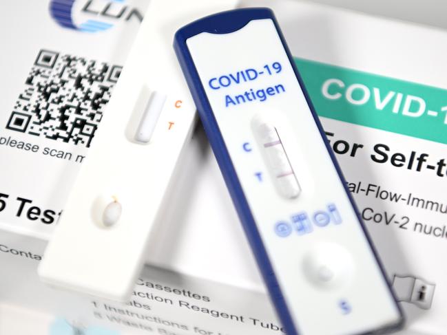 BRISBANE, AUSTRALIA - NewsWire Photos - FEBRUARY 17, 2022.A stock image of a positive result on a Covid-19 Rapid Antigen Test (RAT).Picture: NCA NewsWire / Dan Peled