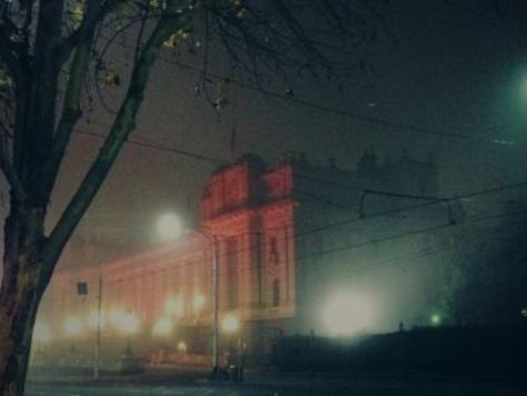 Fog covering Melbourne. Parliament House. Photo from Twitter @cullenarius