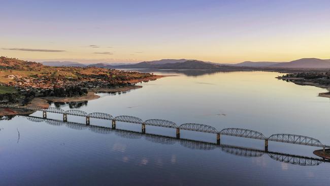 The beauty of Lake Hume. Picture supplied by Visit Victoria.