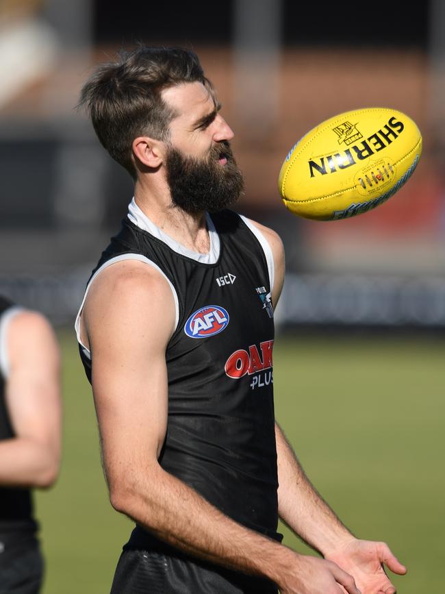 Justin Westhoff made the most of his return roaming the wings. Picture: Tricia Watkinson