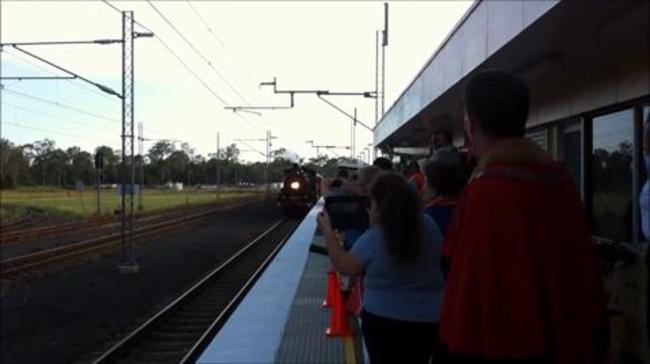 Steam train arrives at Maryborough West