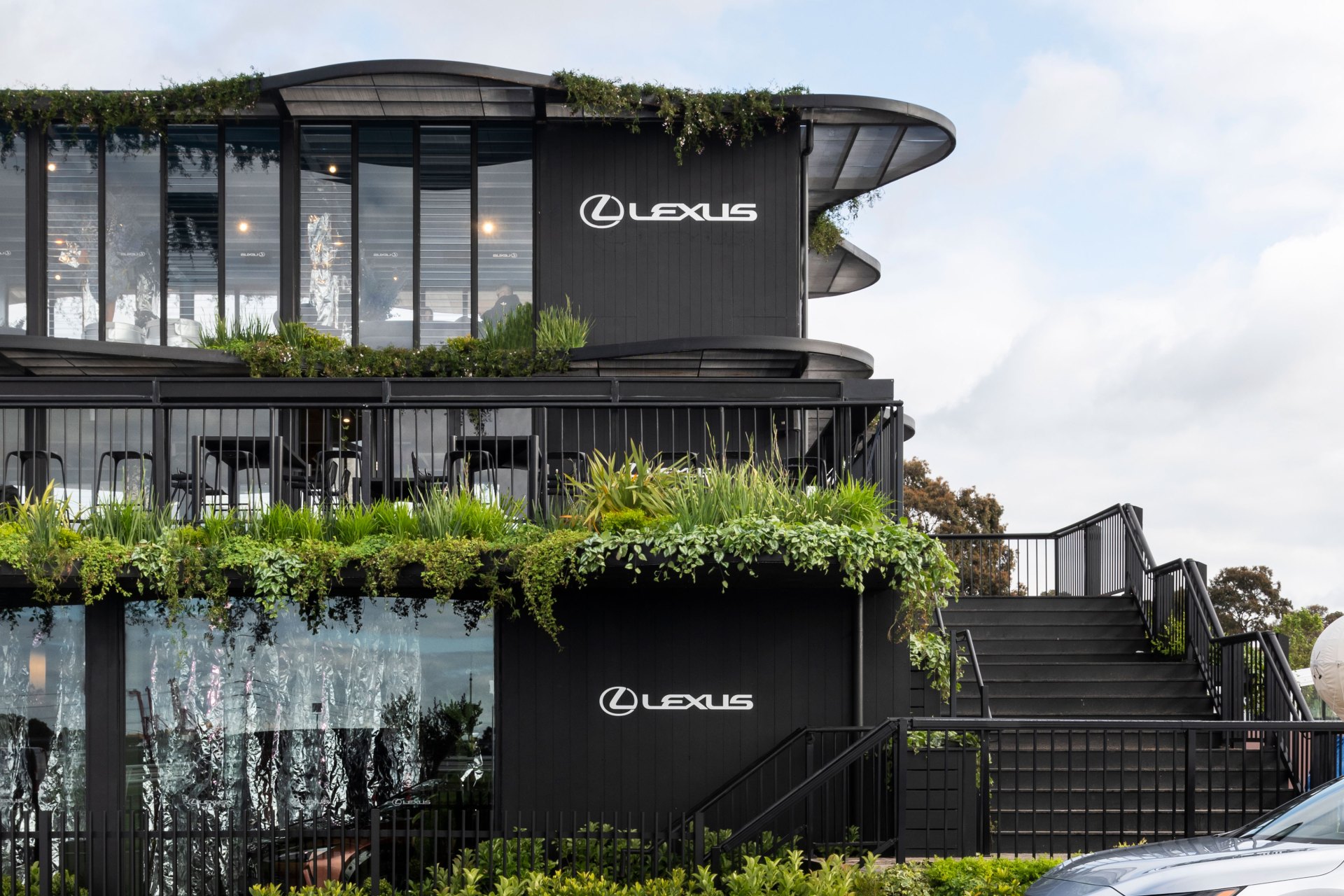 Lexus Landmark Pavilion At Melbourne Cup Carnival - Vogue Australia