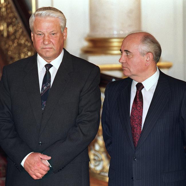 Soviet President Mikhail Gorbachev (R) looking at Russian President Boris Yeltsin in 1991 during the press conference following the signing ceremony in Moscow's Kremlin of the Union Treaty with the eight Soviet republics.