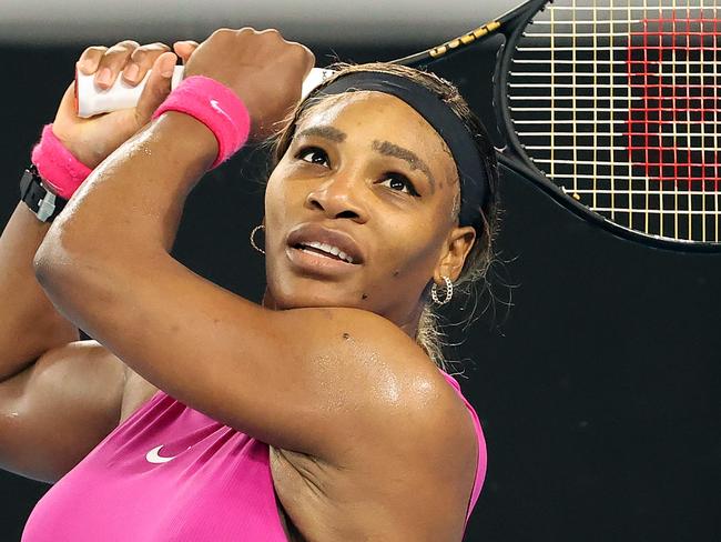 Serena Williams of the US hits a return against Danielle Collins of the US during their Yara Valley Classic Women's singles tennis match in Melbourne on February 5, 2021. (Photo by David Gray / AFP) / -- IMAGE RESTRICTED TO EDITORIAL USE - STRICTLY NO COMMERCIAL USE --