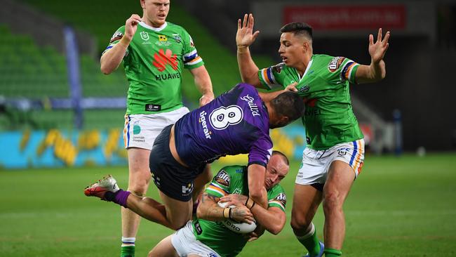 Josh Hodgson comes up with an incredible steal in the dying stages to seal the win. Picture: Getty Images.