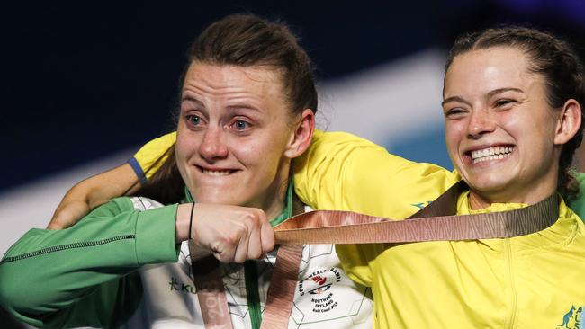 Petinju Australia memenangkan emas kontroversial