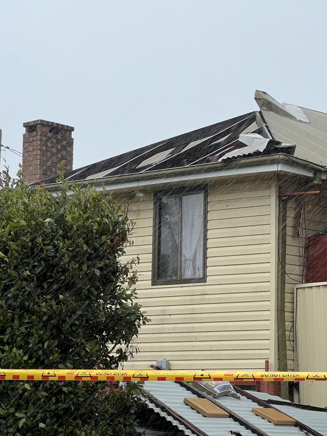 A house sans roof on Edwina St, Corrimal. Picture: Dylan Arvela