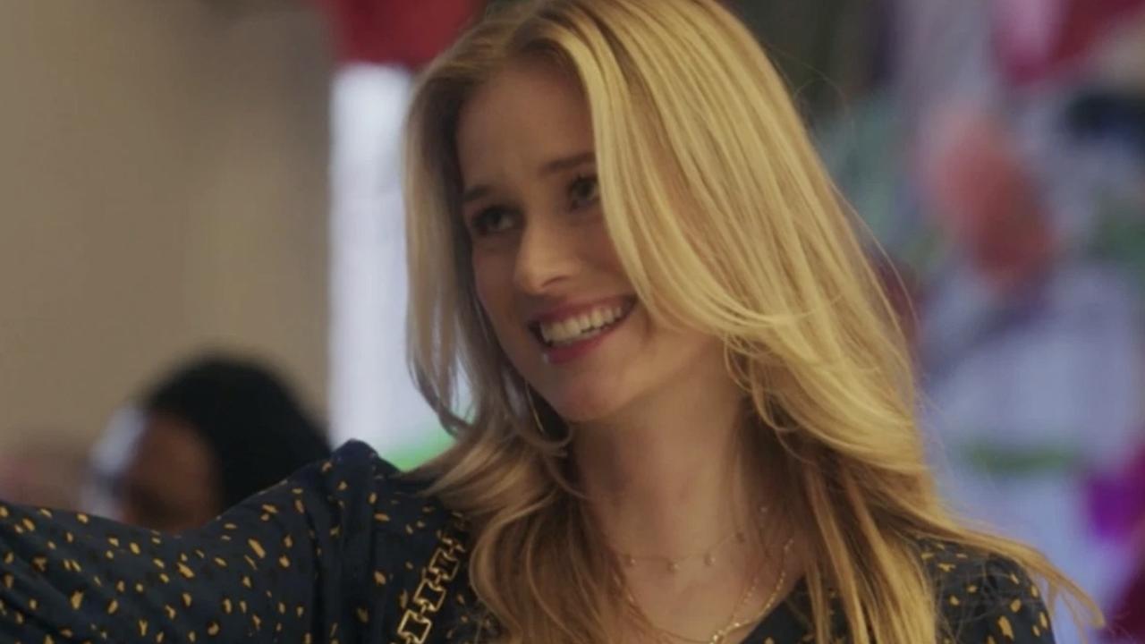 You Actress Elizabeth Lail Pops Up In Episode 3 Of Gossip Girl Reboot News Com Au Australia S Leading News Site