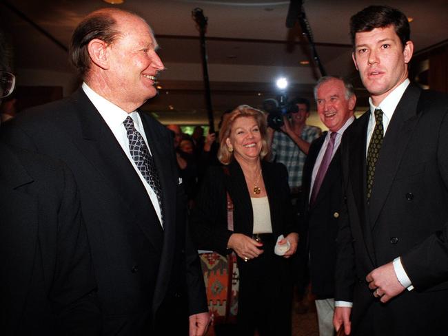 James Packer (right) with his dad Kerry (left) and mum Ros (centre) in 1999. Picture: Chris Pavlich