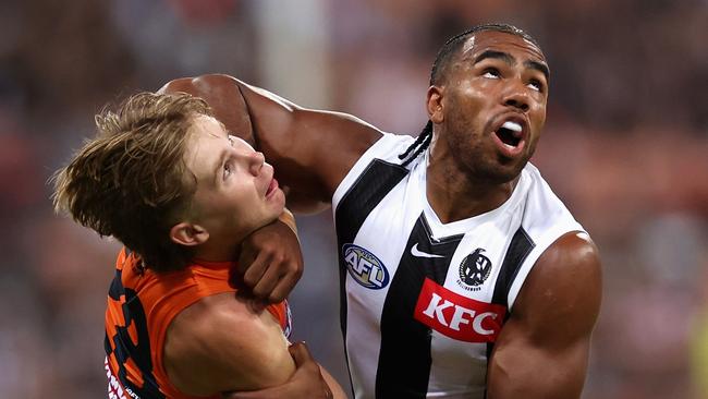 SYDNEY, AUSTRALIA - MARCH 09: Harvey Thomas of the Giants and Isaac Quaynor of the Magpies contest for the ball during the AFL Opening Round match between Greater Western Sydney Giants and Collingwood Magpies at GIANTS Stadium, on March 09, 2024, in Sydney, Australia. (Photo by Cameron Spencer/Getty Images)