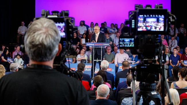 Mr Albanese’s campaign rally has an audience of around 500 people. Picture: Matt Turner