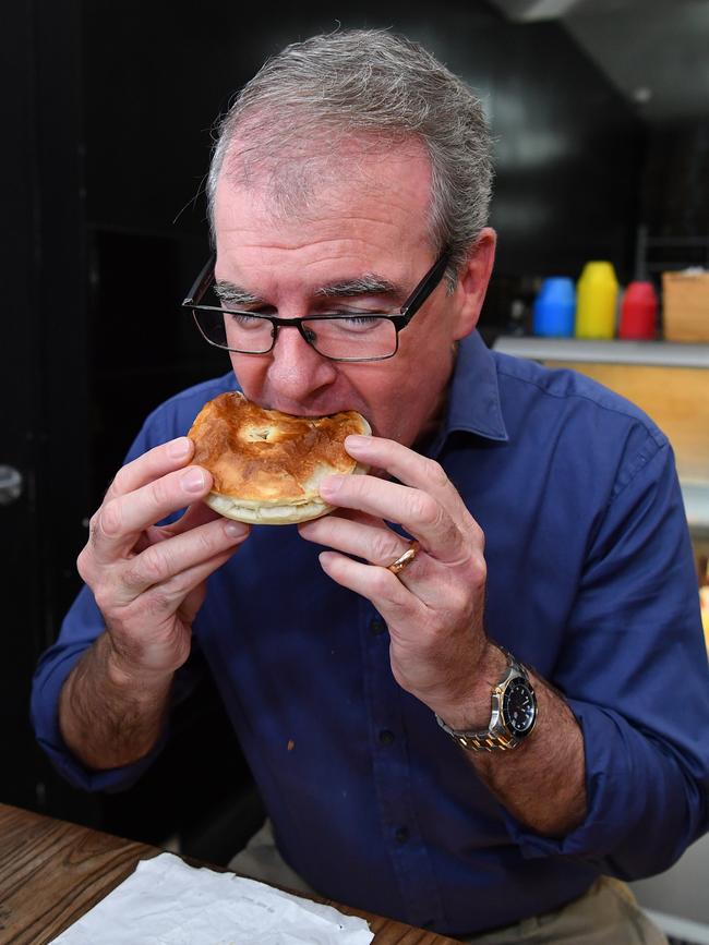 Michael Daley’s “lucky” election breakfast at House of Pie in Matraville. (AAP Image/Joel Carrett)