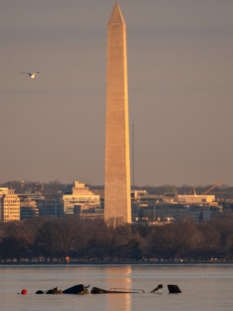 The wreckage of the crash under the Washington monument. Photo by Petty Officer 1st Class Brandon Giles/ U.S. Coast Guard via Getty Images