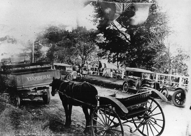 Anzac Day commemoration, Gosford Park, Mann Street, Gosford circa 1924. Picture: Central Coast Council Library/Gostalgia