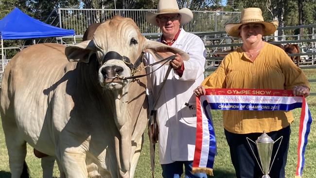 Clint and Robyn Whitaker with Whitaker Mount Cruiser, who was named Supreme Exhibit at the 2023 Gympie Show.