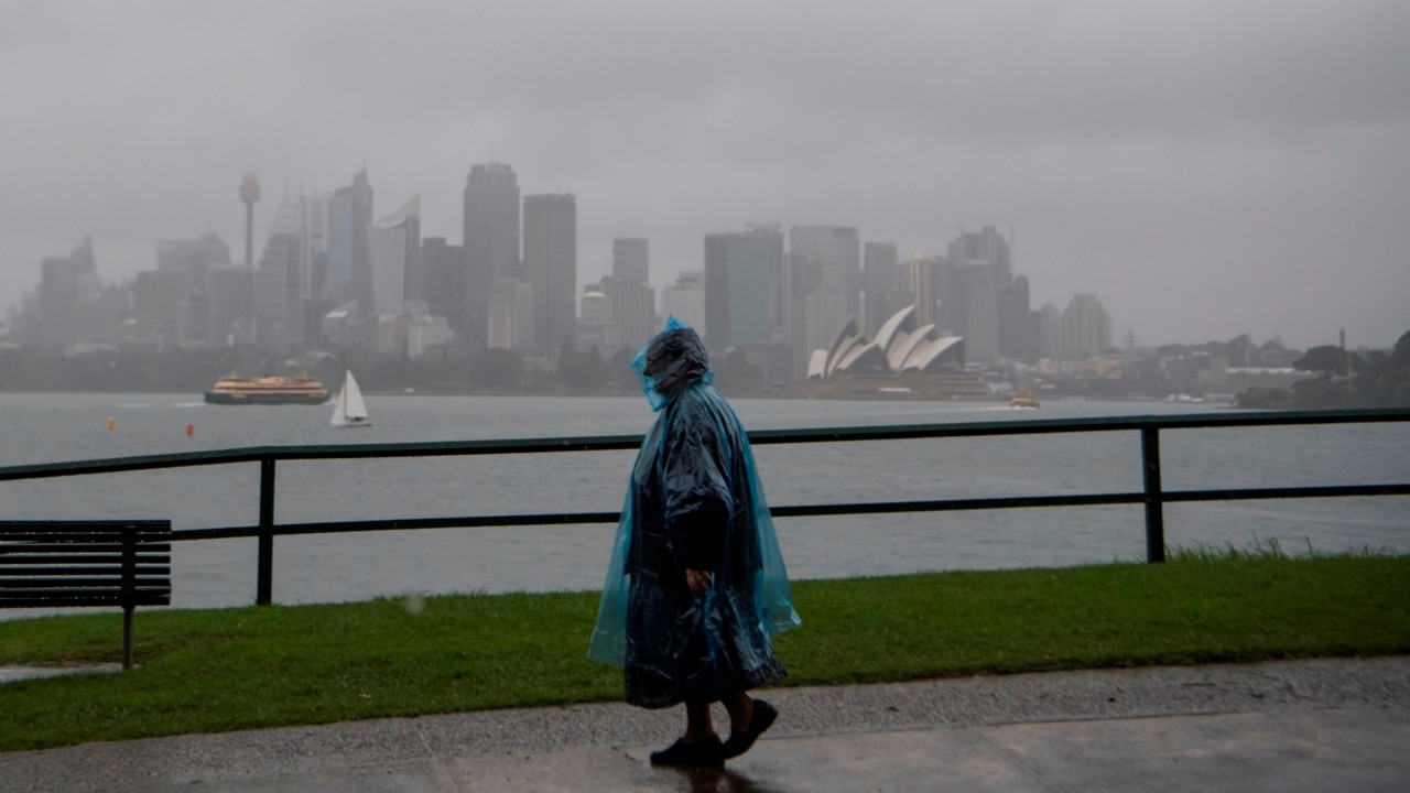 Strong winds and rain hit Sydney