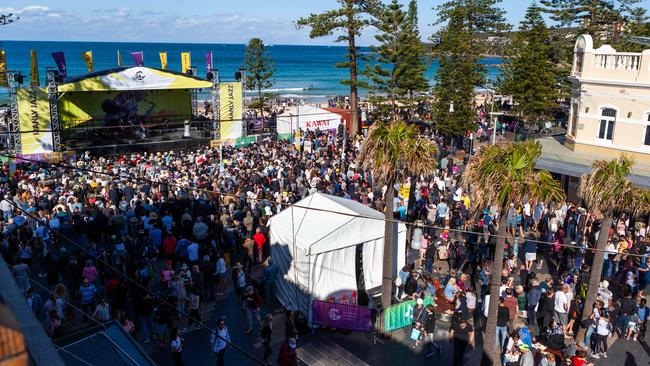 All of the atmosphere of Manly Jazz festival, in Manly, NSW, in 2018. (AAP Image/Jordan Shields)