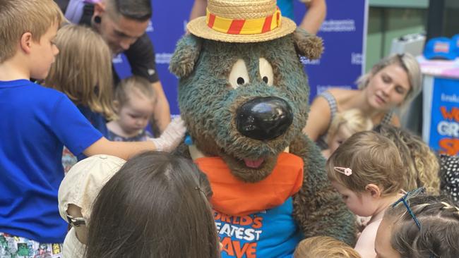 Humphrey B Bear is the Leukaemia Foundation's new "ambassa-bear". Young children diagnosed with blood cancer painted the TV icon blue. Picture: Amaani Siddeek