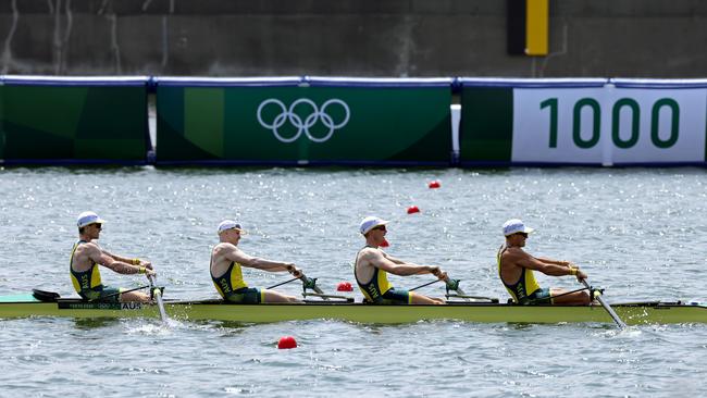 Australia out to a lead at the 1000m mark. Picture: Leon Neal/Getty Images