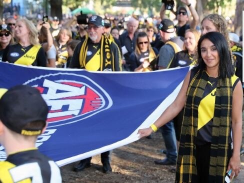 richmond tigers flag unfurling 2020