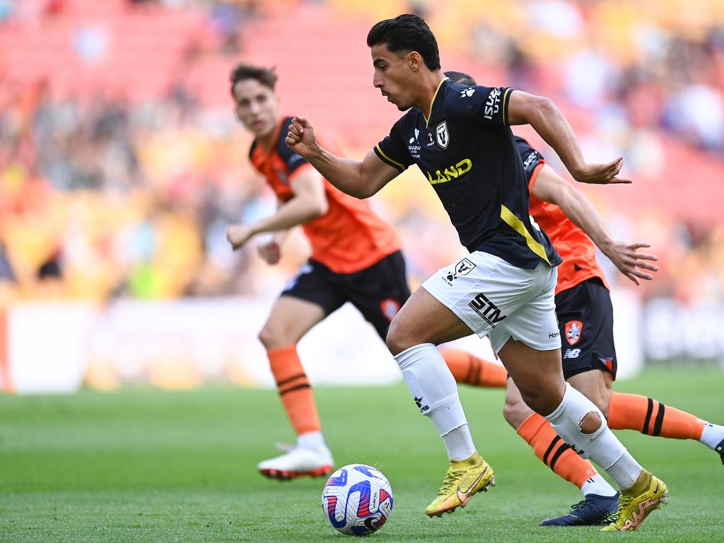 Macarthur FC’s Daniel Arzani gets the better Roar opponents at Suncorp Stadium. Picture: Albert Perez/Getty Images