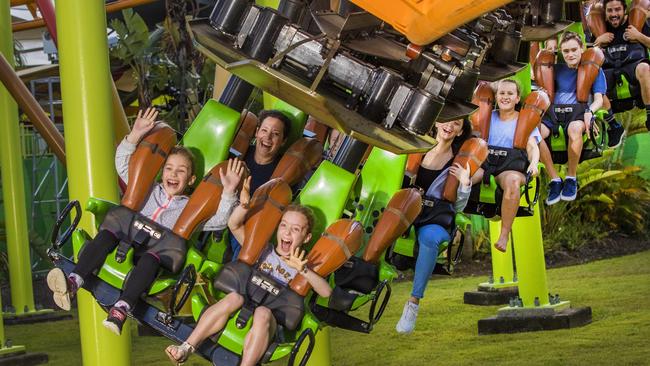 Crowds return to Dreamworld after Thunder River Rapids tragedy at Gold ...