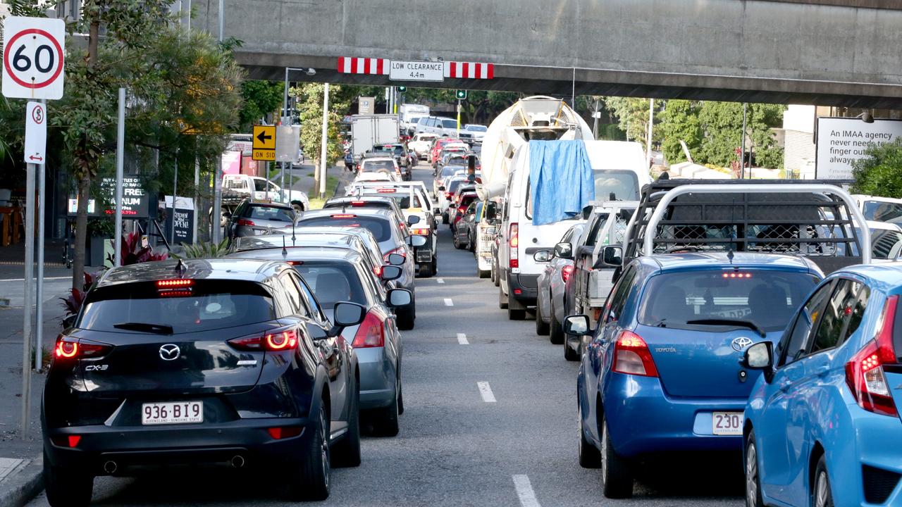 Traffic backs on Peel St, as the Go Between bridge was closed. Photo: Steve Pohlner