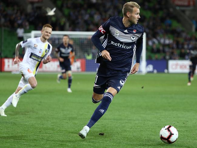 MELBOURNE, AUSTRALIA - NOVEMBER 11: Ola Toivonen of the Victory runs with the ball during the round four A-League match between the Melbourne Victory and the Central Coast Mariners at AAMI Park on November 11, 2018 in Melbourne, Australia. (Photo by Robert Cianflone/Getty Images)