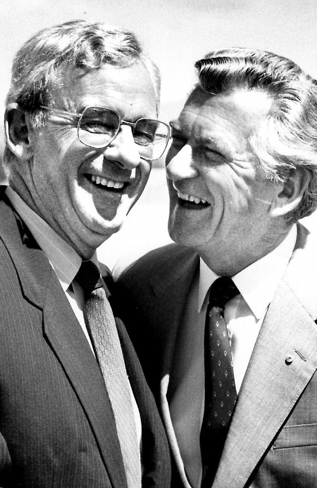 Bill Hayden shares laugh with PM Bob Hawke in 1989.