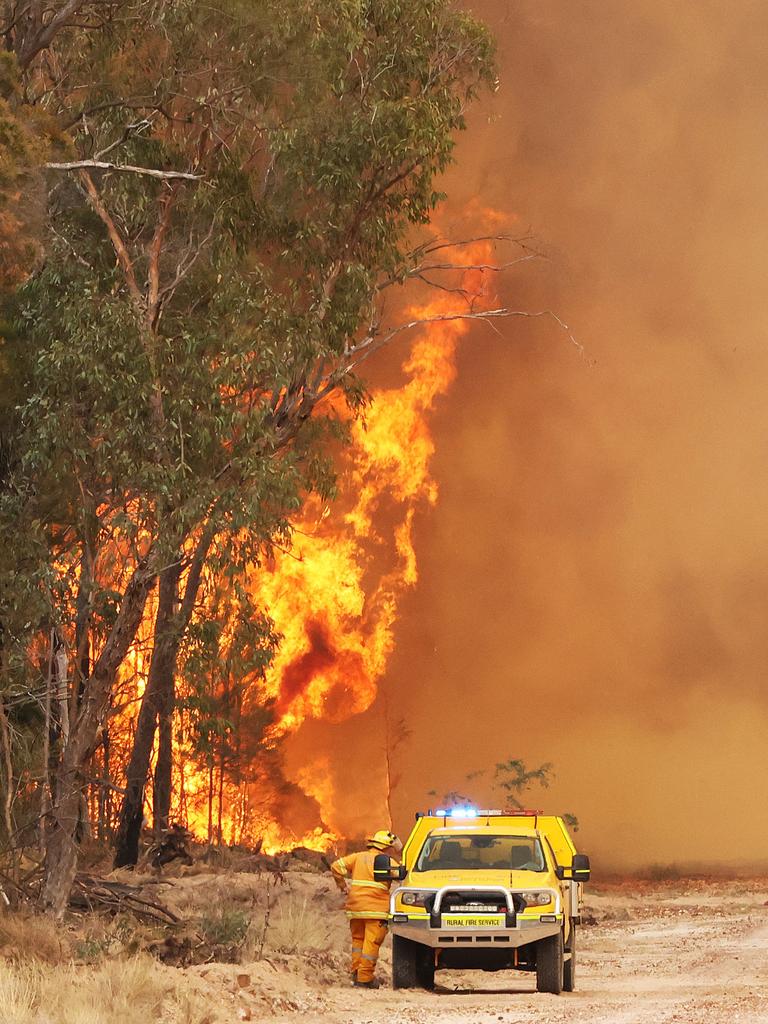 Fire on Halliford Road west of Dalby.