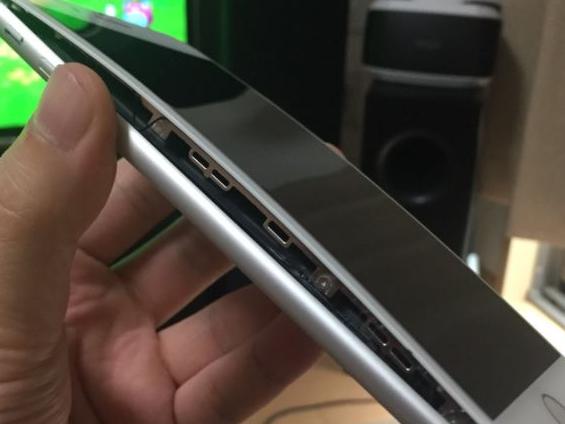 iPhone 8 reportedly split open