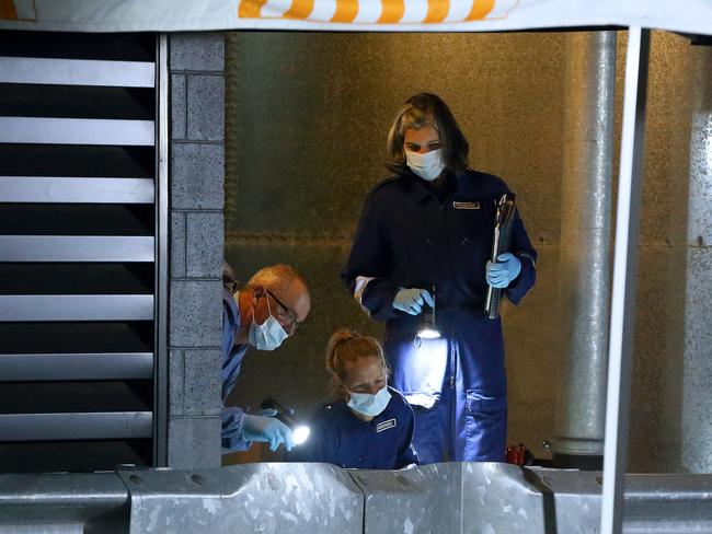 Forensic officers examine the guard rail. Photo: Patrick Herve.