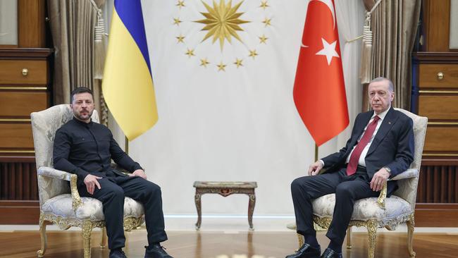 Turkish President Recep Tayyip Erdogan (R) and Ukrainian President Volodymyr Zelensky posing at the Presidential Complex in Ankara. Picture: AFP