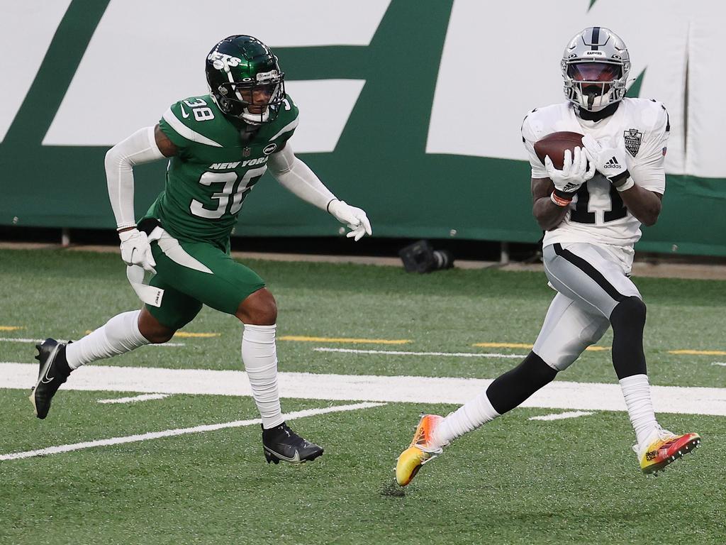 Henry Ruggs beats Lamar Jackson to score the last-second touchdown.