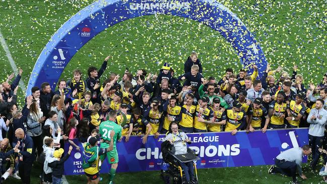 Central Coast Mariners celebrate winning the 2023 A-League. Photo by Scott Gardiner/Getty Images.