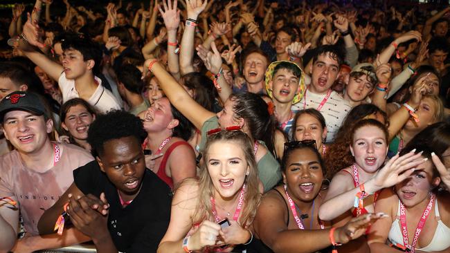 Schoolies is back in 2021 after it didn’t officially go ahead last year due to the pandemic. Surfers Paradise AAP Image/Richard Gosling