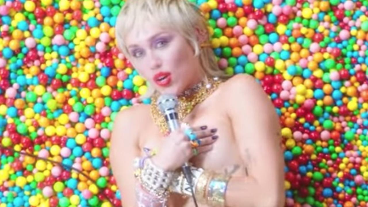 Miley gets naked for brutal Liam kiss-off