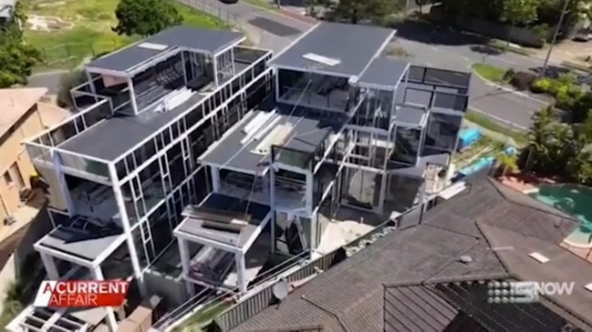 Neighbours outraged over massive glass house (A Current Affair)