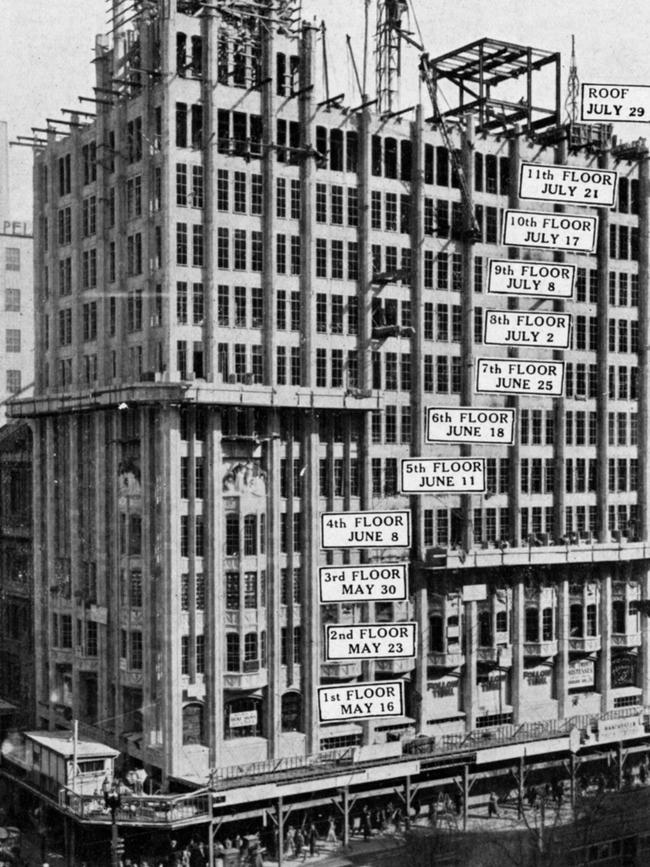 Construction of the Manchester Unity building, Swanston St 1932.