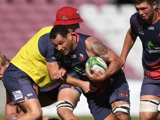 George Smith (centre) in action during a Queensland Reds training session in Brisbane, Thursday, April 26, 2018. (AAP Image/Dan Peled) NO ARCHIVING