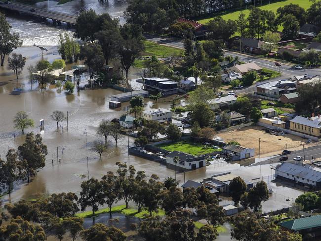 An aerial view of Forbes as floodwaters start to rise / Picture: Dylan Robinson