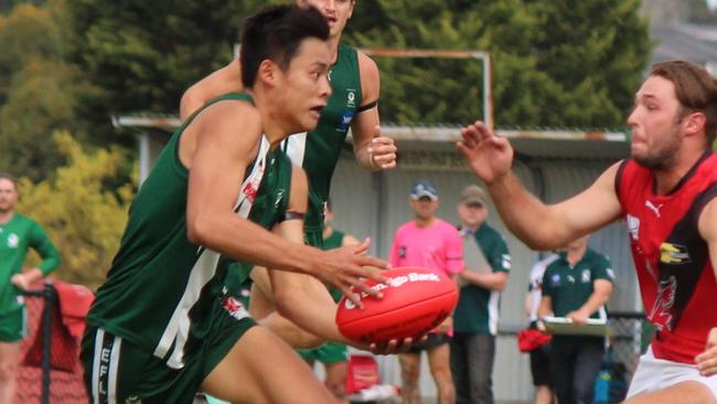 Lincoln Wong on the go for Wantirna South. Picture Adrian Waller