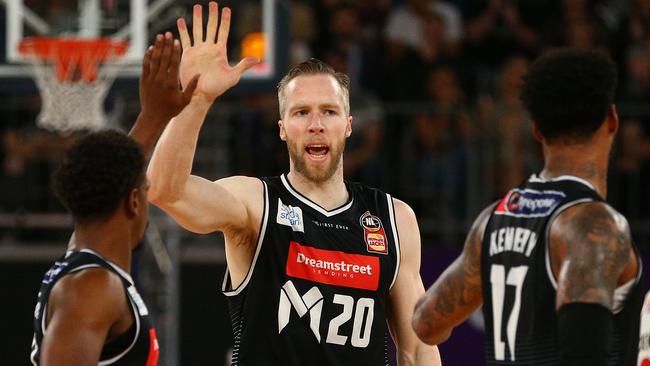 David Barlow celebrates a bucket with Casper Ware.