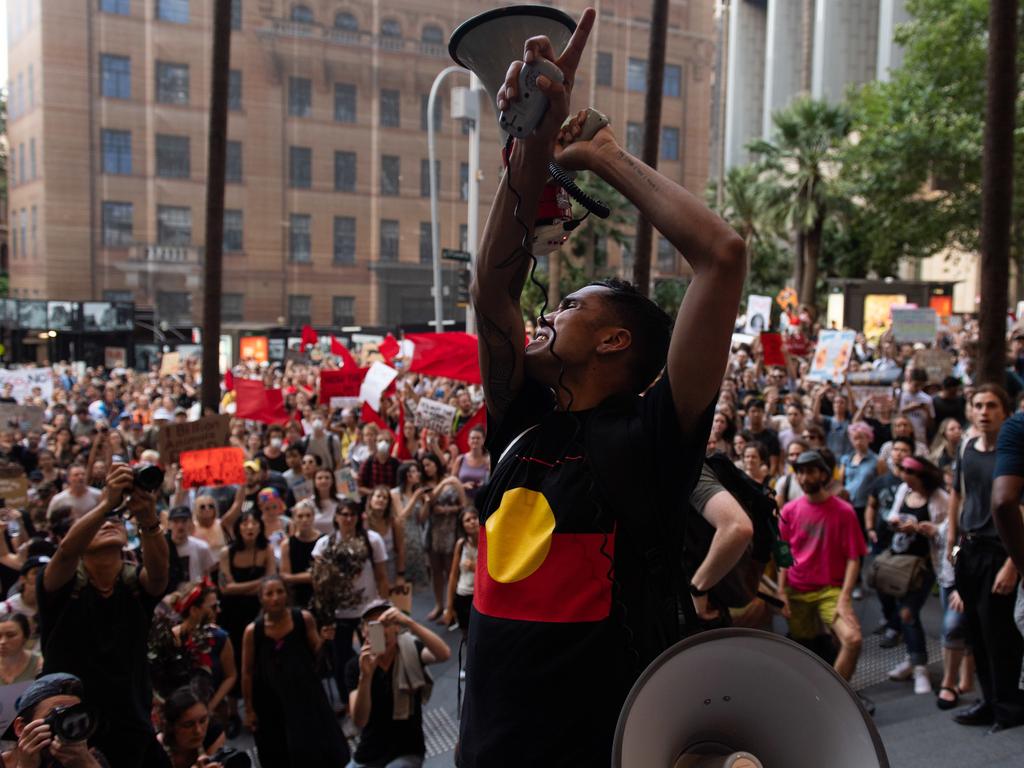 Gavin Stanbrook addresses a crowd assembled outside of the Commonwealth Parliament Offices at a climate action rally in Sydney, on Friday, January 10, 2019. (AAP Image/Michael Bilbe-Taylor)