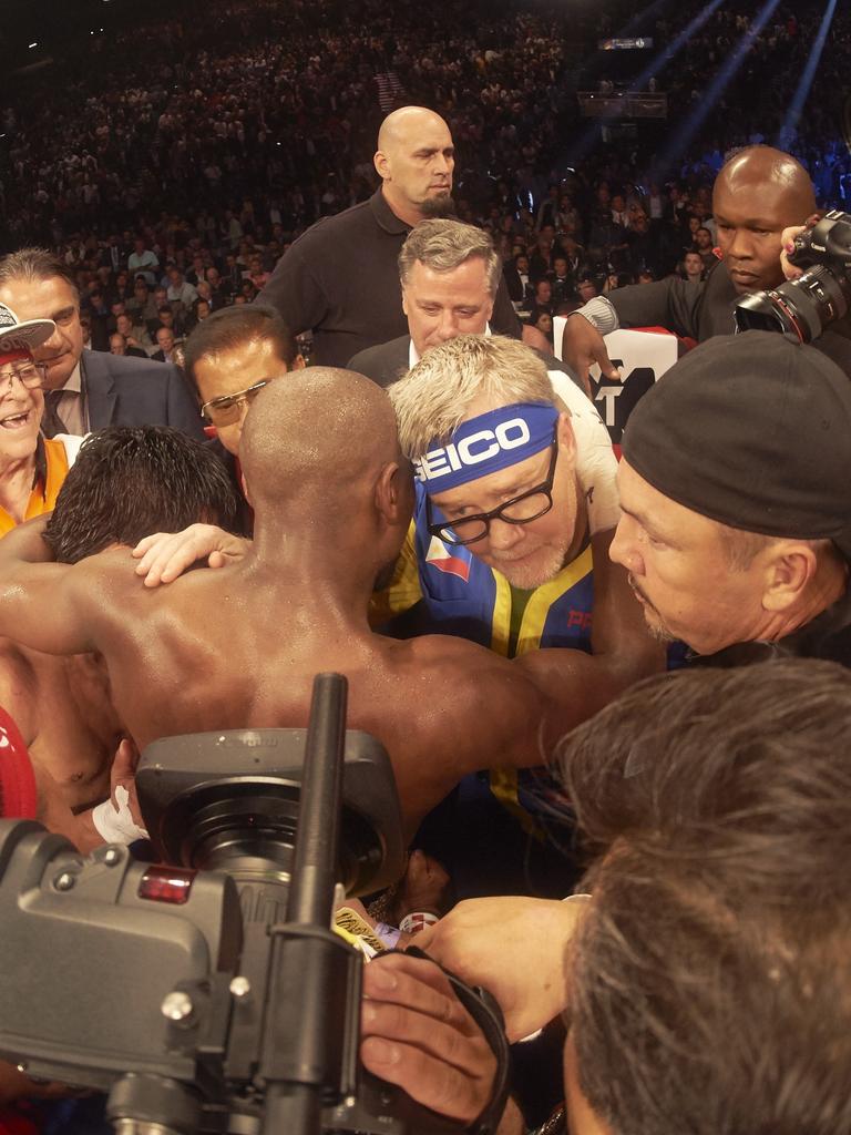 Pacquiao, Floyd Mayweather, Freddie Roach and Fortune (Black hat) after their massive fight in 2015. Picture: Robert Beck /Sports Illustrated via Getty Images