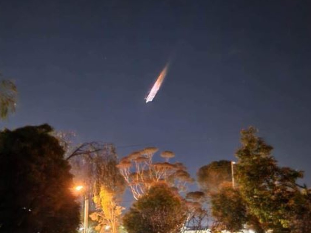 Space junk meteor over Melbourne Picture: @peachteagamer/ Twitter X