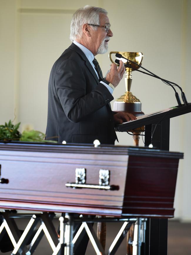 Mitchell gives his eulogy for great mate Les Carlyon. Pic: Tony Gough