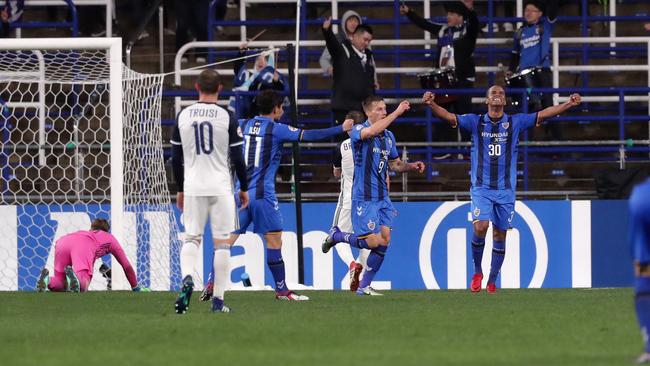 Mislav Orsic (C) of Ulsan Hyndai celebrates scoring his side's third goal